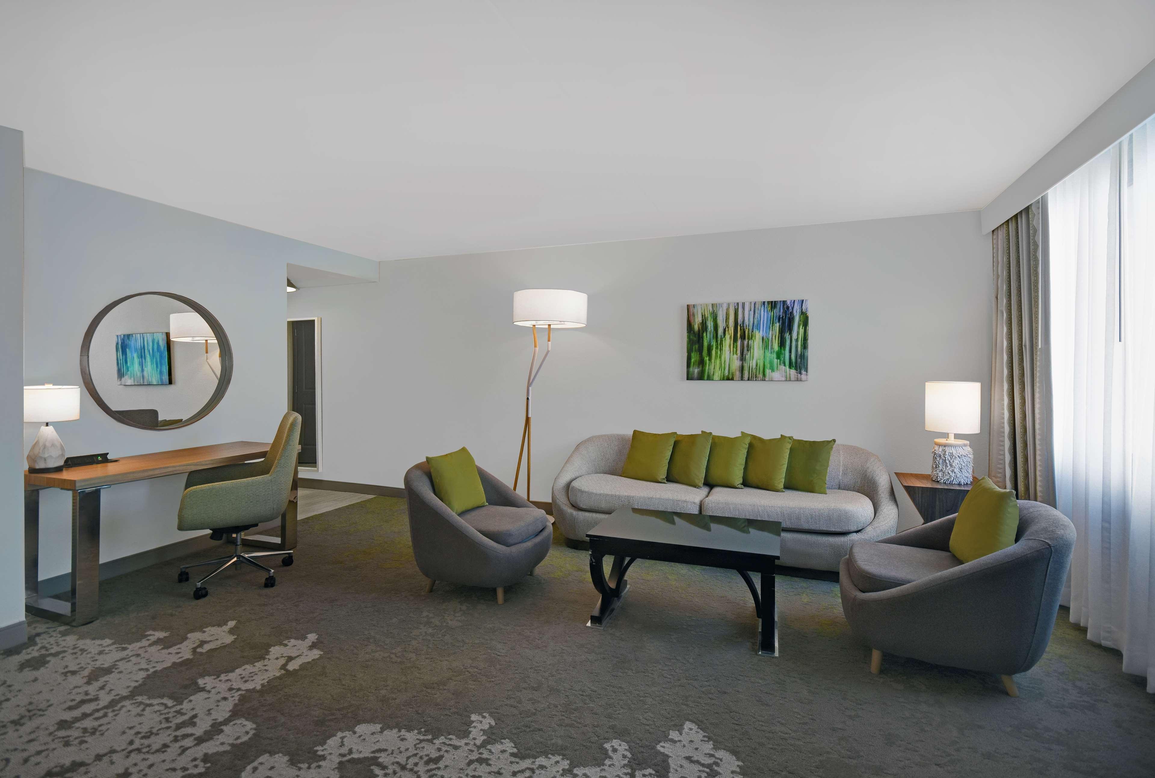 Отель Hilton Hasbrouck Heights-Meadowlands Экстерьер фото