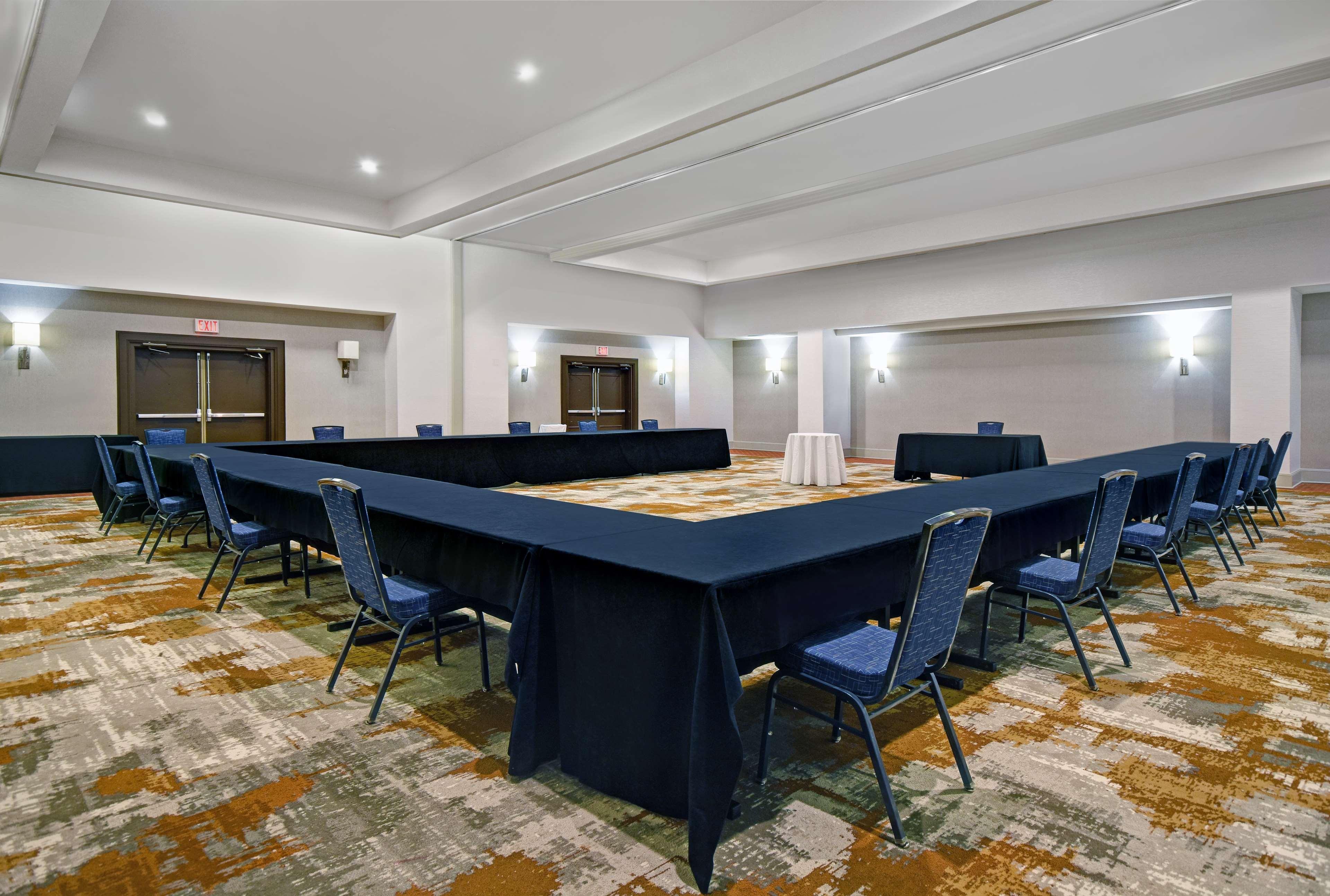 Отель Hilton Hasbrouck Heights-Meadowlands Экстерьер фото