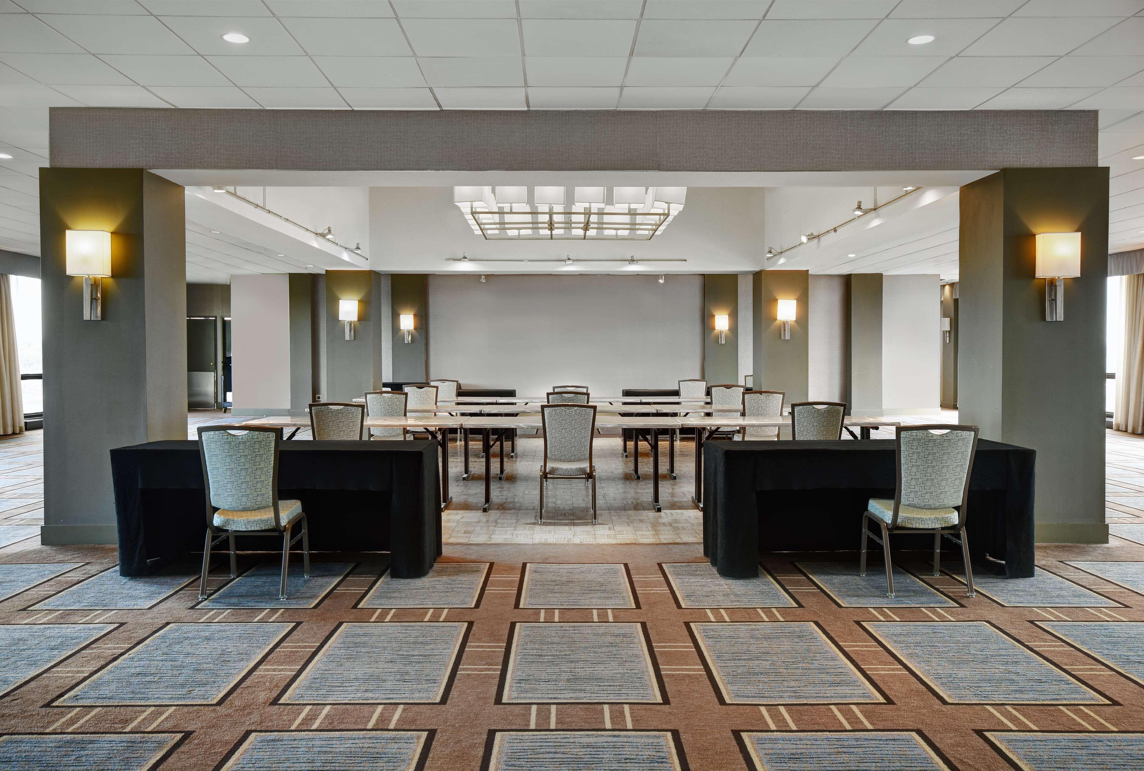 Отель Hilton Hasbrouck Heights-Meadowlands Экстерьер фото