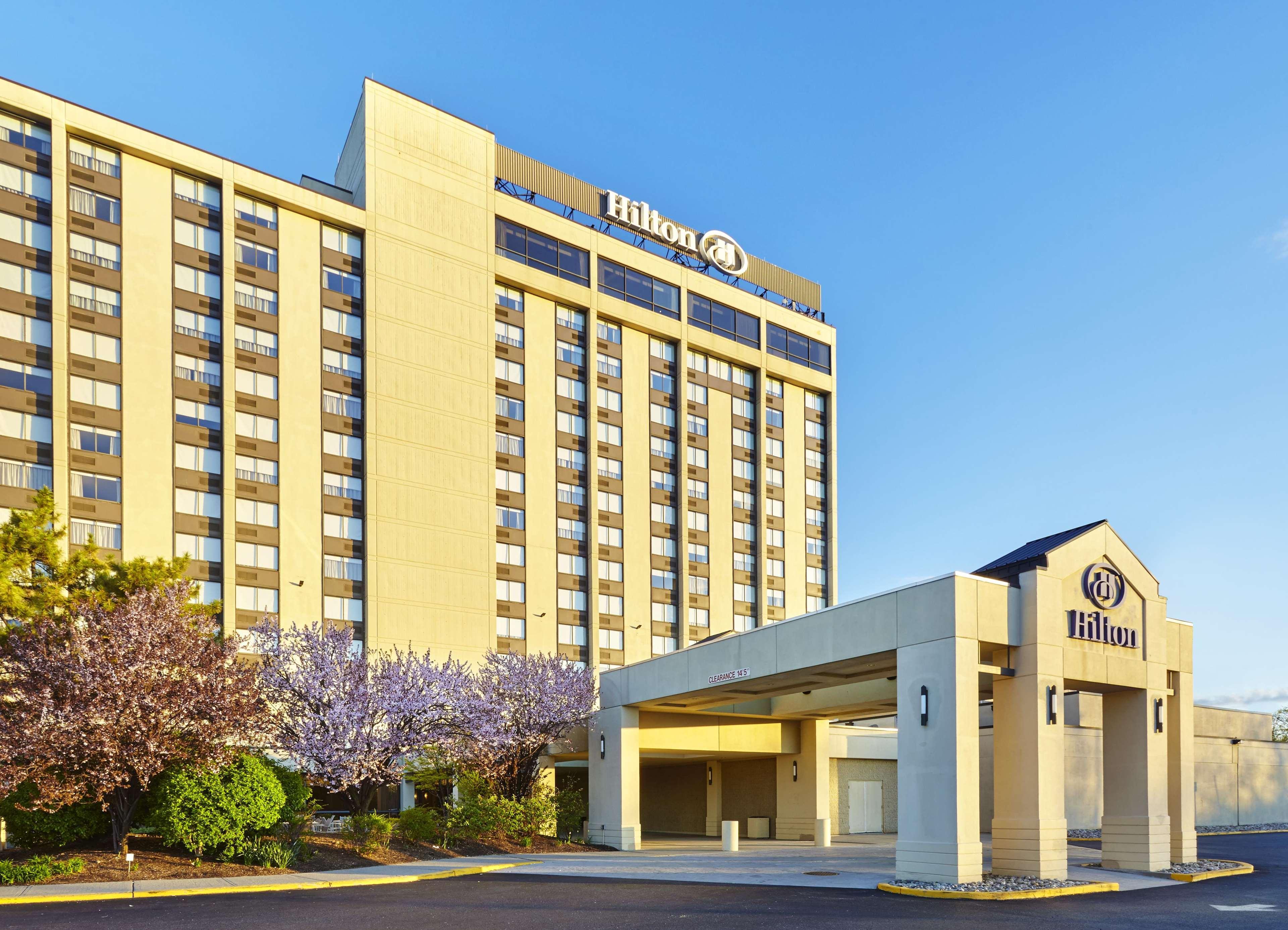 Отель Hilton Hasbrouck Heights-Meadowlands Экстерьер фото