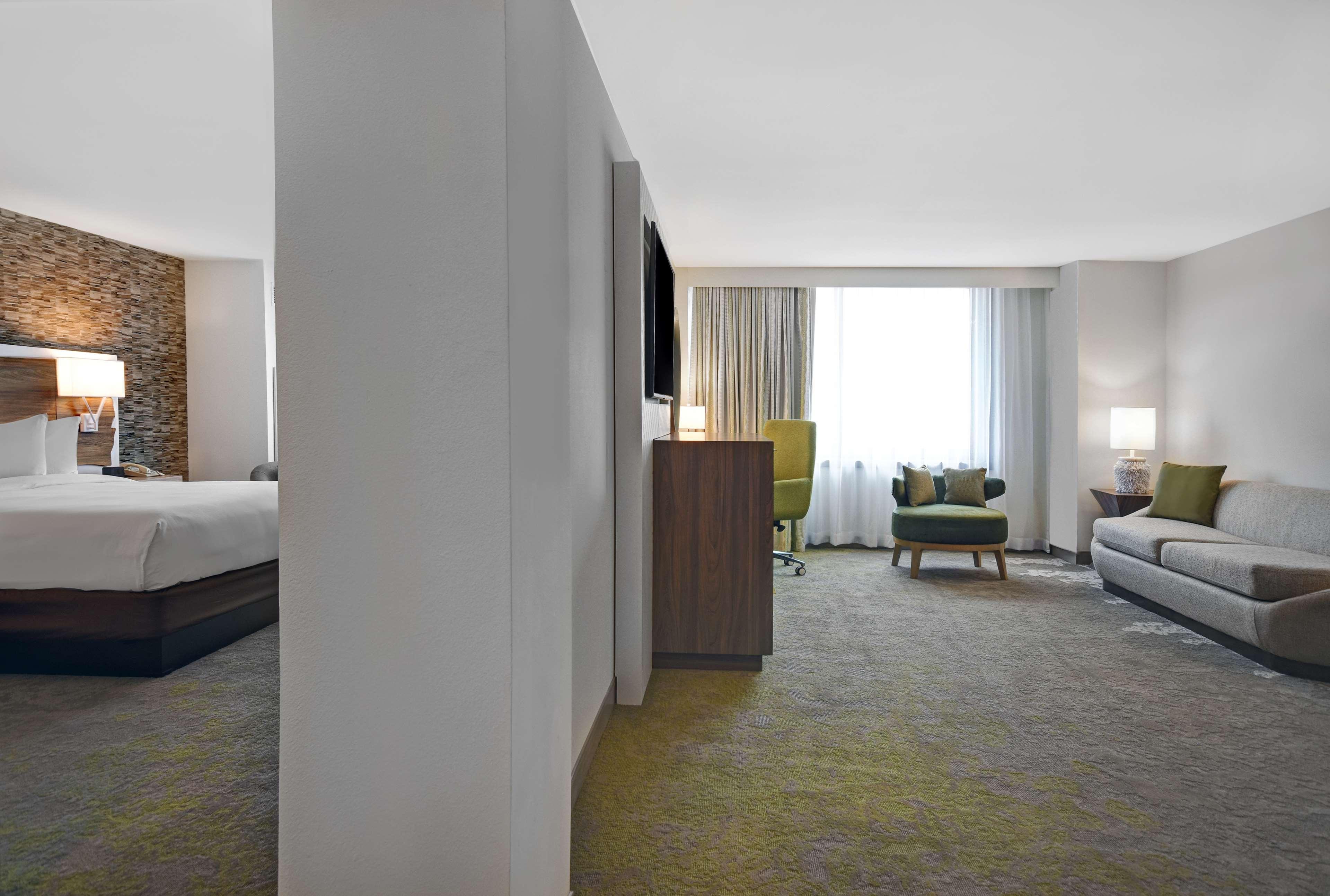 Отель Hilton Hasbrouck Heights-Meadowlands Экстерьер фото