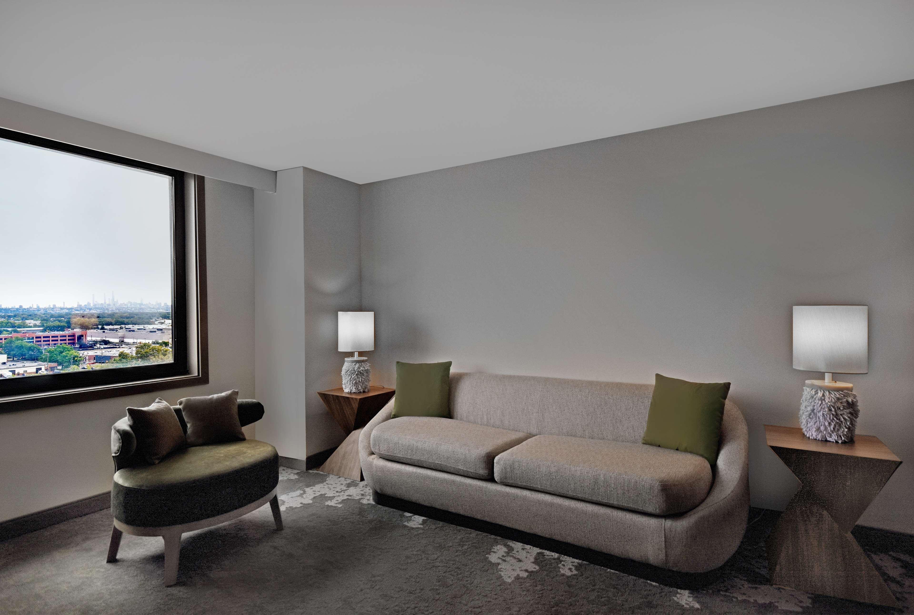 Отель Hilton Hasbrouck Heights-Meadowlands Экстерьер фото