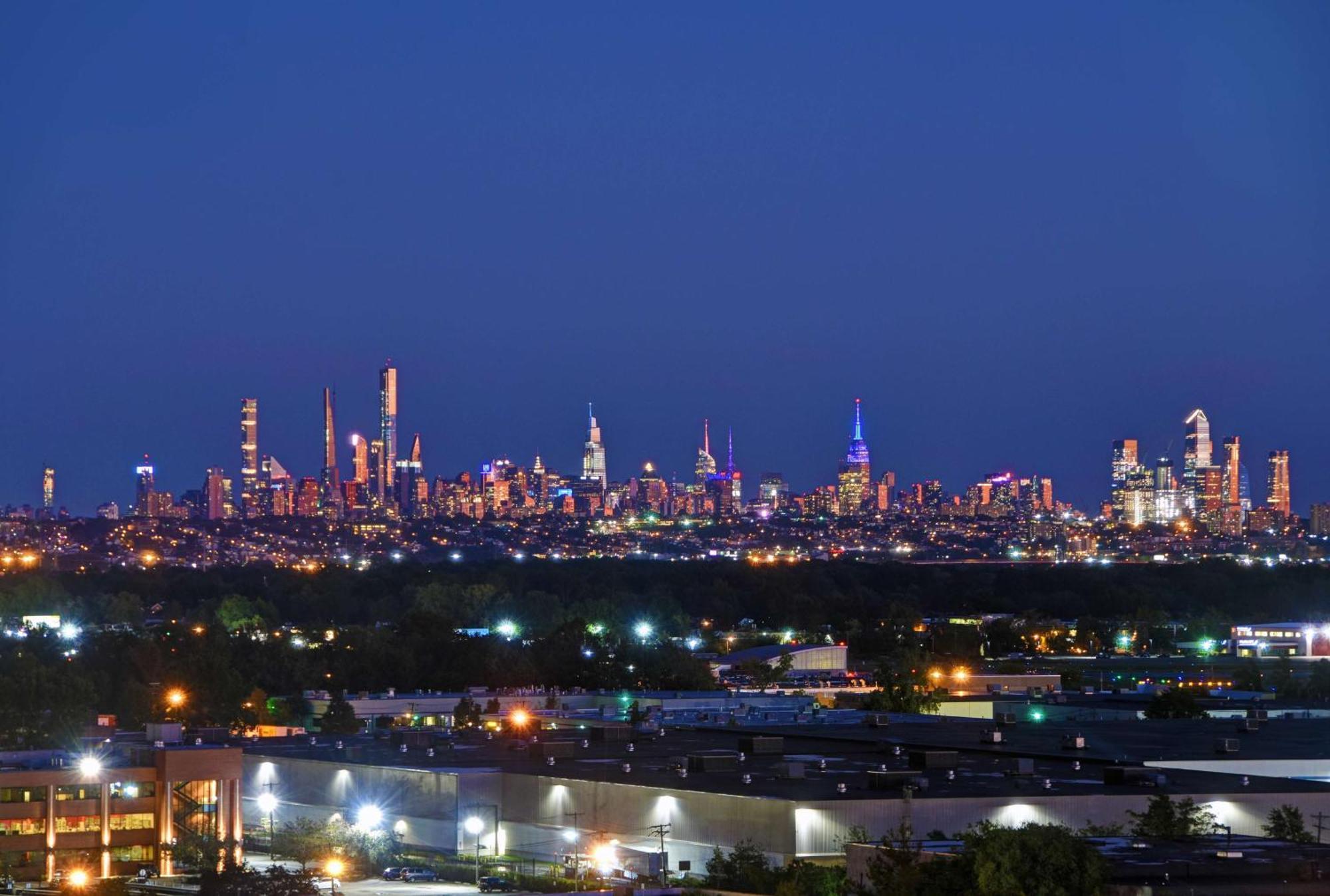 Отель Hilton Hasbrouck Heights-Meadowlands Экстерьер фото